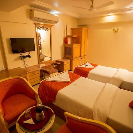 Hotel Ashwin Mumbai Exteriör bild