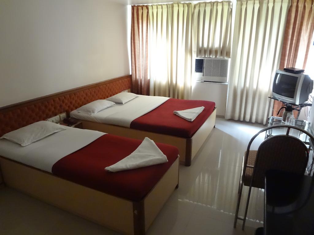 Hotel Ashwin Mumbai Exteriör bild