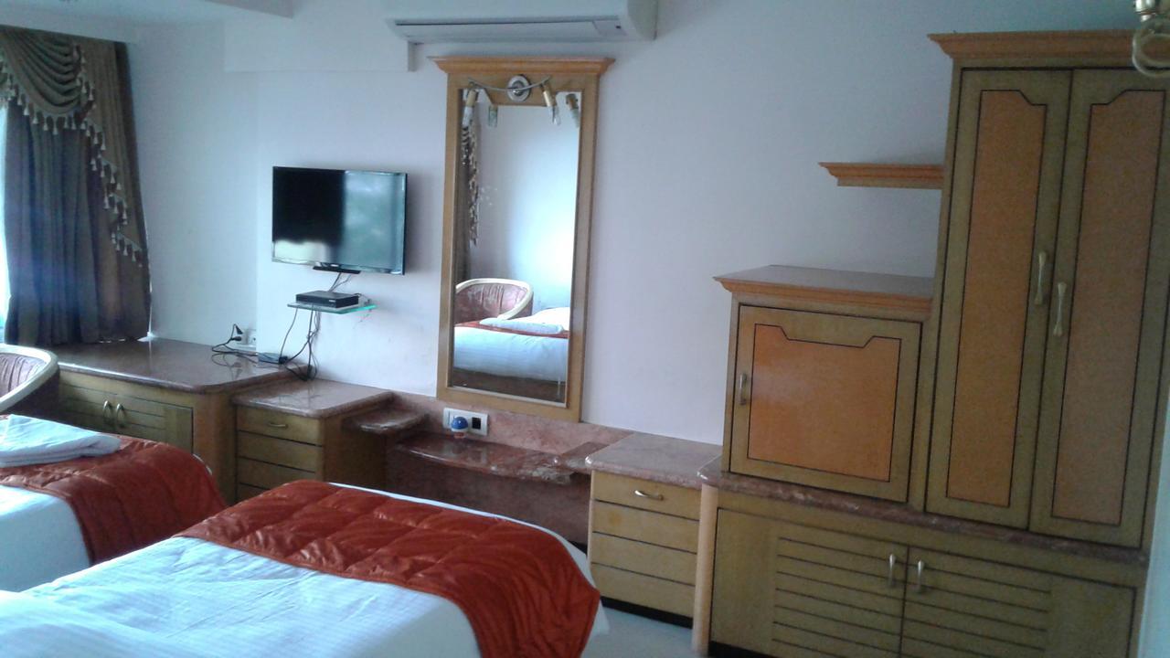 Hotel Ashwin Mumbai Exteriör bild